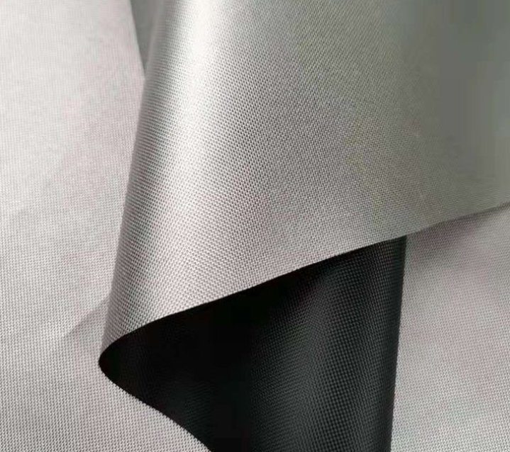 Материал сумки-палатки 300d PU 100% полиэстер Водонепроницаемая оксфордская ткань с серебряным покрытием (2)